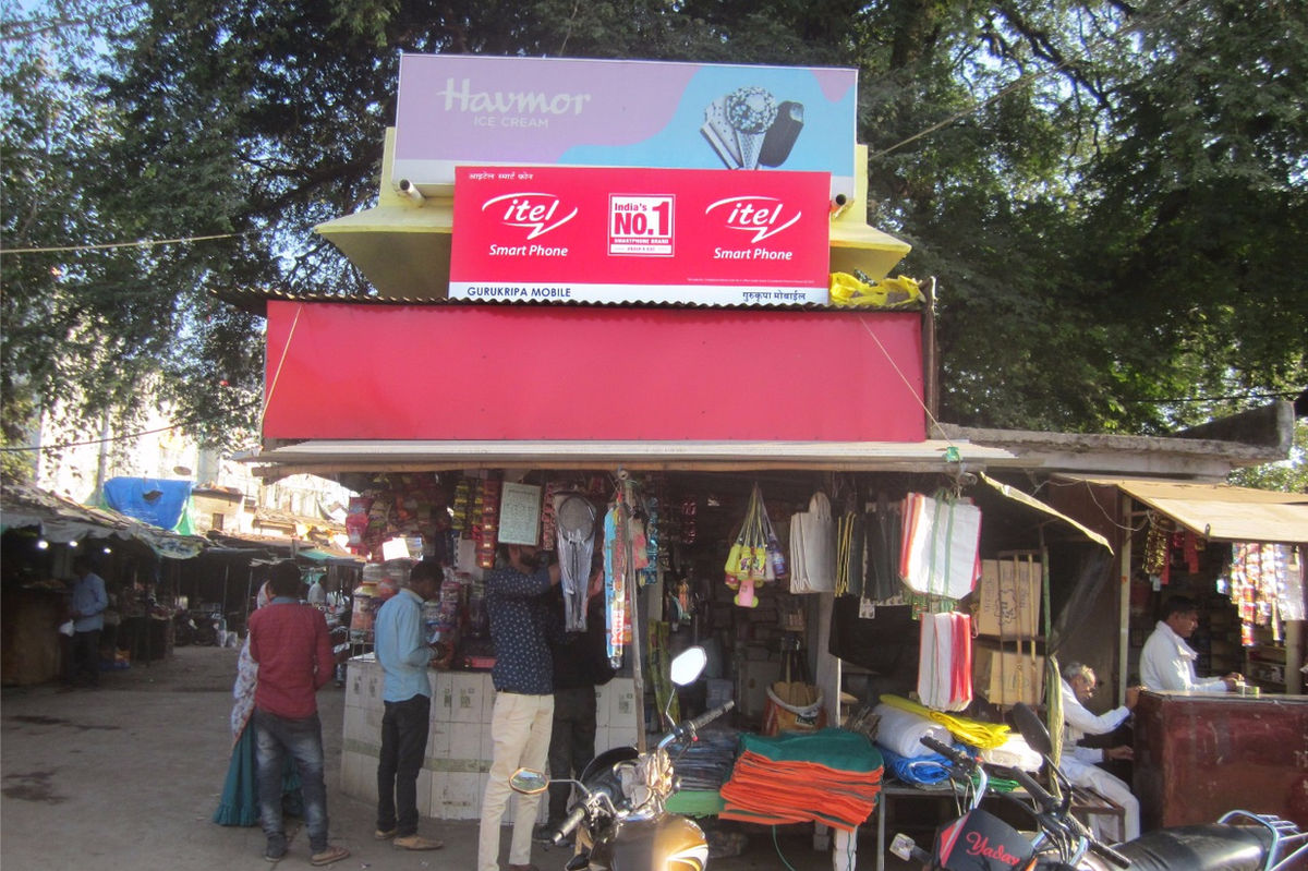 Outdoor signage and market branding